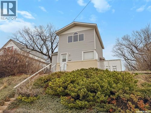 121 6th Ave Ne, Swift Current, SK, S9H2L9 | Card Image