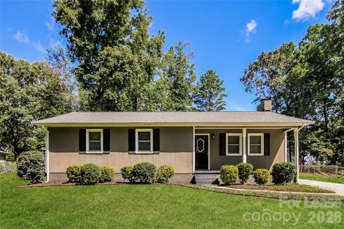 311 Willow St, Stanley, NC, 28164-1657 | Card Image