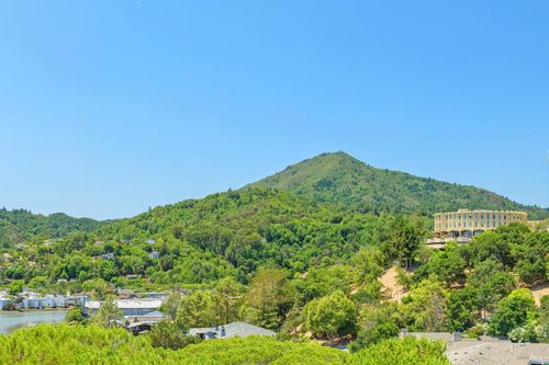 apt-2-175 Upper Via Casitas, Greenbrae, CA, 94904-2233 | Card Image