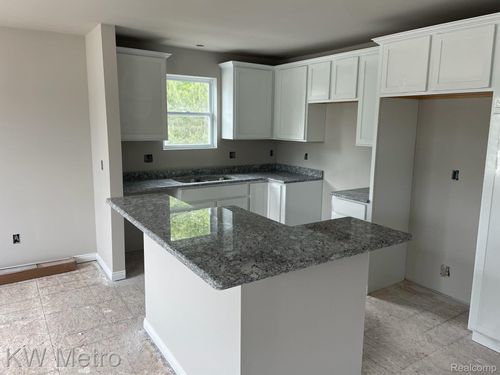36-170 Whispering Pines Dr, Fenton, MI, 48430-5300 | Card Image