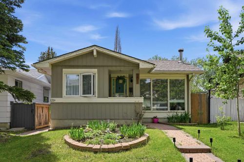 121 Sunbank Way Se, Calgary, AB, T2X2A5 | Card Image