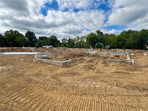 109b-107 Independence Dr, Cabot, PA, 16023-2107 | Card Image