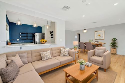 517-517 S 19th Ave, Hollywood, FL, 33020-5033 | Card Image