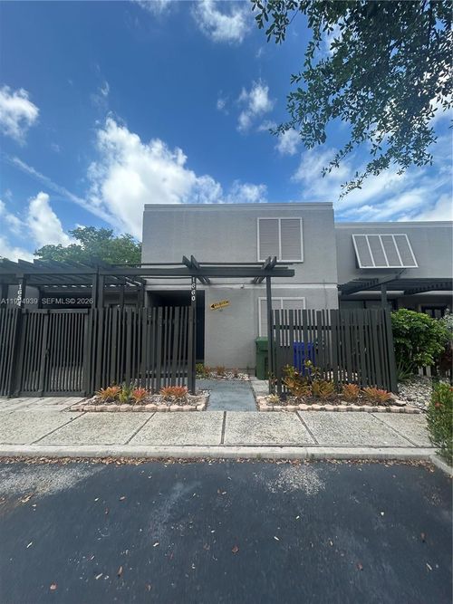 1660 Nw 113th Way, Pembroke Pines, FL, 33026-2615 | Card Image