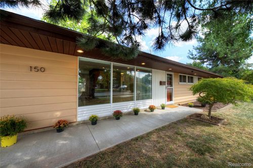 150 Brandt St, Garden City, MI, 48135-2604 | Card Image