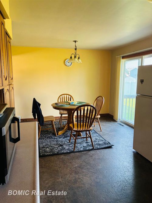 12066 Oak St, Birch Run, MI, 48415-9241 | Card Image