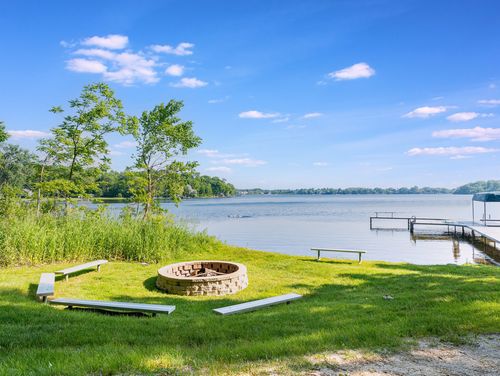822 Longwood Dr, Lake Villa, IL, 60046-5778 | Card Image