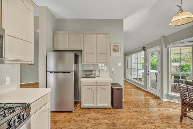 8121 Forest Heights Ln, House other with 3 bedrooms, 2 bathrooms and 4 parking in Austin TX | Image 9