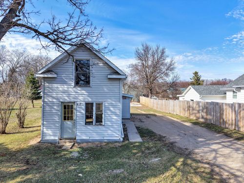 418 Main St E, Detroit Lakes, MN, 56501-2806 | Card Image