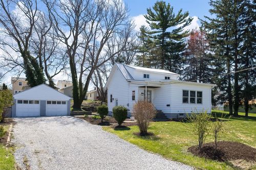 1437 W 40th St, Erie, PA, 16509-1235 | Card Image