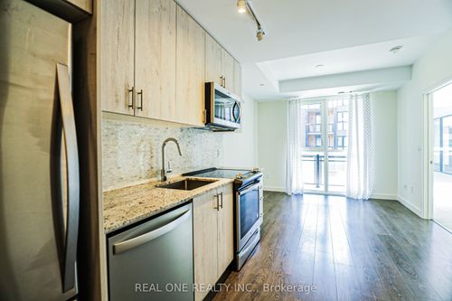 209-150 Sabina Dr, Oakville, ON, L6H0W3 | Card Image