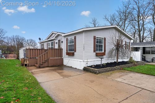 11542 Clearwater Dr, Fenton, MI, 48430-8609 | Card Image