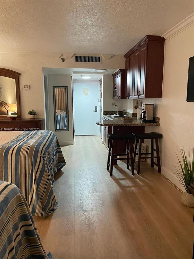 1101 - 19201 Collins Ave, Home with 0 bedrooms, 1 bathrooms and null parking in Sunny Isles Beach FL | Image 7