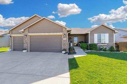 2018 Chestnut St, Newton, KS, 67114-6000 | Card Image