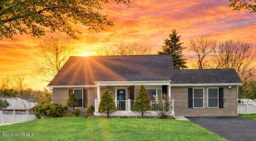 73 E Connecticut Concourse, Jackson, NJ, 08527-1424 | Card Image