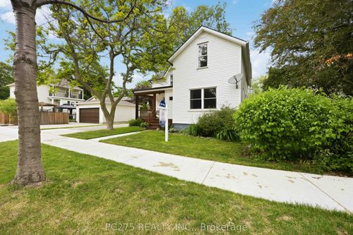 112 Essex St, Sarnia, ON, N7T4R7 | Card Image