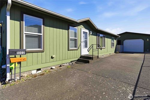 1002 Burcham St, Kelso, WA, 98626-4611 | Card Image