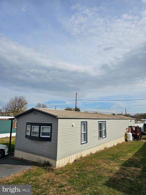 lot-44-649 N Franklin St, CHAMBERSBURG, PA, 17201-8351 | Card Image