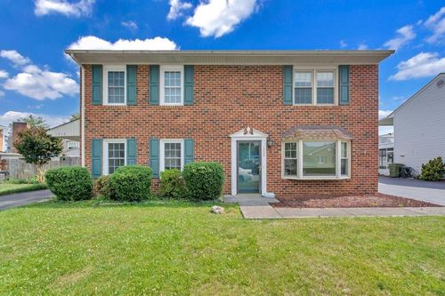 1312 Parkdale Manor Dr, Salem, VA, 24153-4471 | Card Image