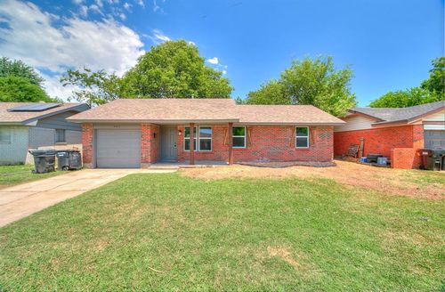 963 Sw 4th Pl, Moore, OK, 73160-2217 | Card Image