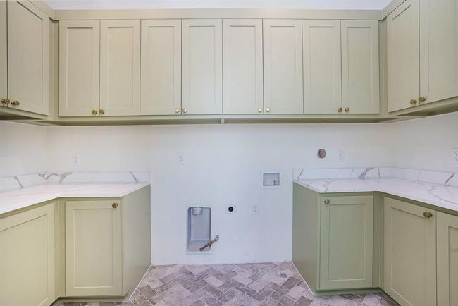 Storage in the laundry + a sink | Image 24