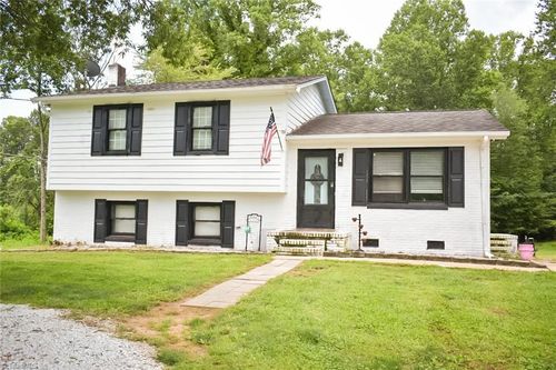 3217 Wards Gap Rd, Mount Airy, NC, 27030-8982 | Card Image