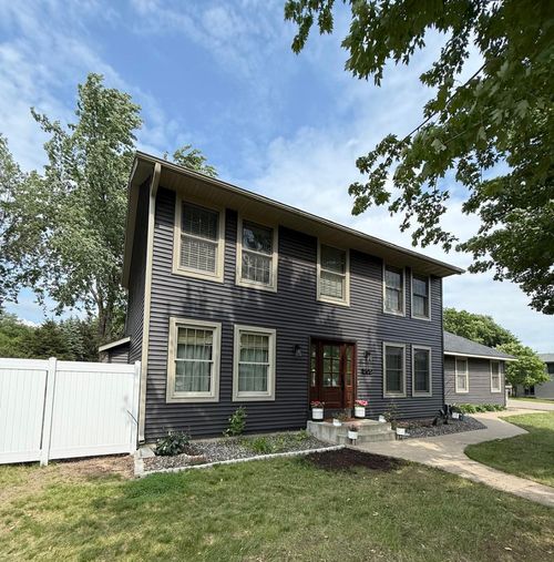 205 Evergreen Dr E, Cannon Falls, MN, 55009-1237 | Card Image