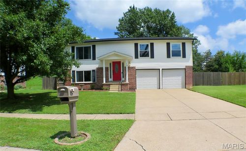 15 Chip Dr, O Fallon, MO, 63366-2921 | Card Image