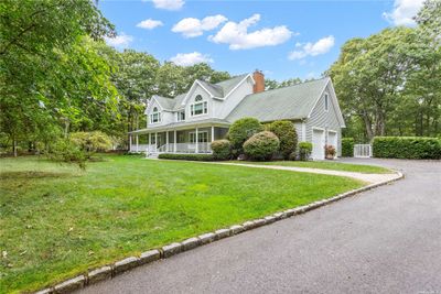 11 Stuart Court, House other with 5 bedrooms, 3 bathrooms and null parking in Hampton Bays NY | Image 3