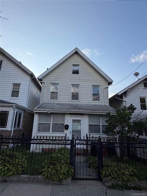 4529 Carpenter Ave, Bronx, NY, 10470-1419 | Card Image