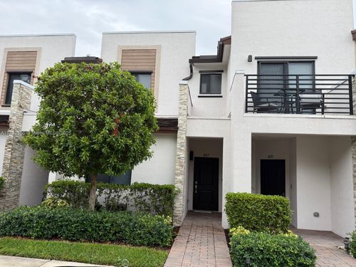 887 Ne 211th St, Miami, FL, 33179-1381 | Card Image