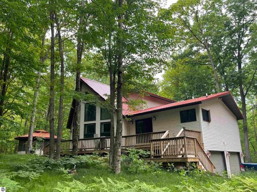 2429 Wolverine Ct, Farwell, MI, 48622-8512 | Card Image
