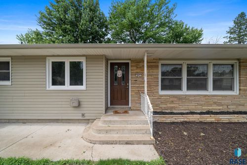805 N Dakota St, Canton, SD, 57013-1315 | Card Image