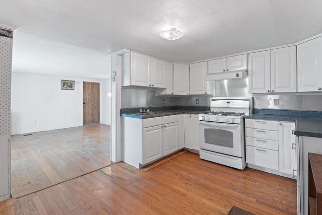 20601 Cameron Rd, House other with 3 bedrooms, 2 bathrooms and 4 parking in Coupland TX | Image 14