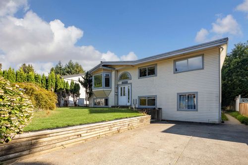 15032 Swallow Dr, Surrey, BC, V3R4X2 | Card Image