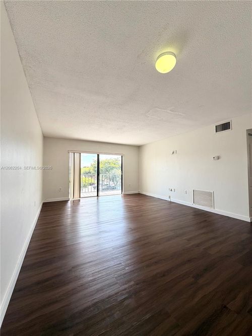 d314-10431 N Kendall Dr, Miami, FL, 33176-1586 | Card Image
