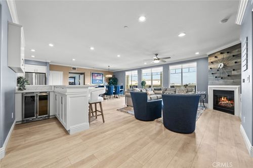 4344 Tradewinds Dr, Oxnard, CA, 93035-1404 | Card Image