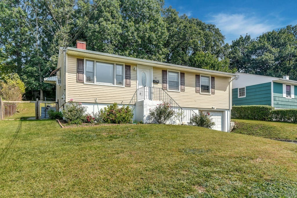 Purcell Dr, Danbury, CT 06810