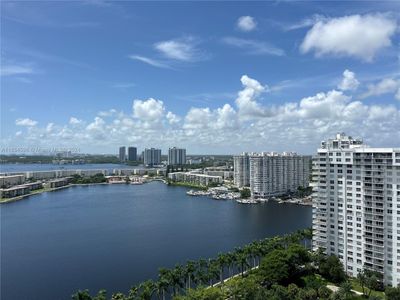 2204E - 2851 Ne 183rd St, Condo with 2 bedrooms, 2 bathrooms and null parking in Aventura FL | Image 3