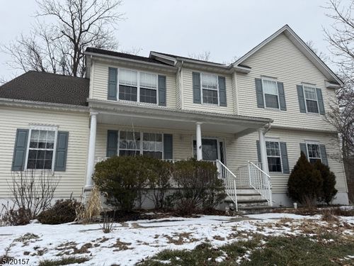 39 Canterbury Ln, Hackettstown, NJ, 07840-3439 | Card Image
