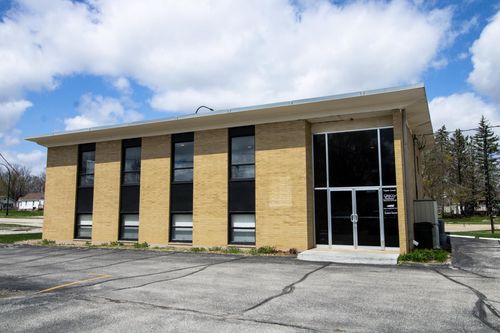 suite-104-1727 University Ave, Waterloo, IA, 50701-2422 | Card Image