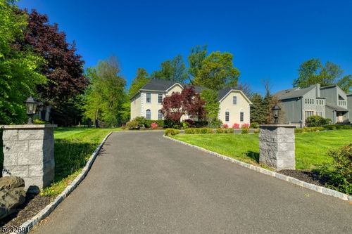 18 Downingtown Ct, Warren, NJ, 07059-6776 | Card Image
