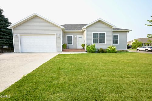 3739 Orange Willow St, Williston, ND, 58801-2792 | Card Image