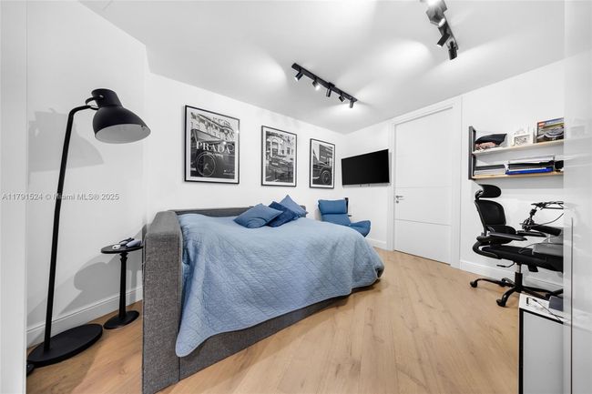 APT-707 - 16001 Collins Ave, Condo with 3 bedrooms, 3 bathrooms and null parking in Sunny Isles Beach FL | Image 20