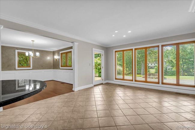 Additional Dining Space | Image 17