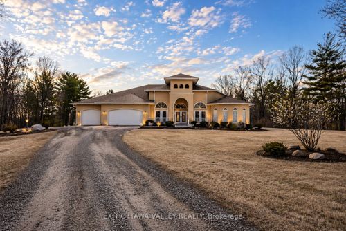 740 Walford Rd, Pembroke, ON, K8A6W5 | Card Image