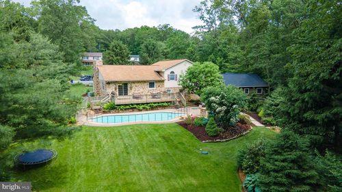 5210 Honeysuckle Ln, New Holland, PA, 17557-9563 | Card Image