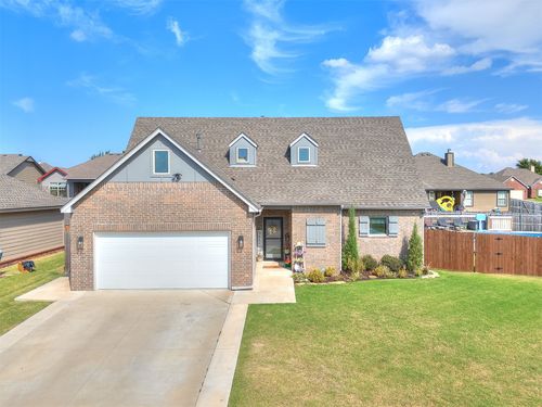 215 W 52nd St, Sand Springs, OK, 74063-3390 | Card Image