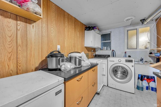 9942 Semiahmoo Rd, House other with 6 bedrooms, 3 bathrooms and 5 parking in Surrey BC | Image 12