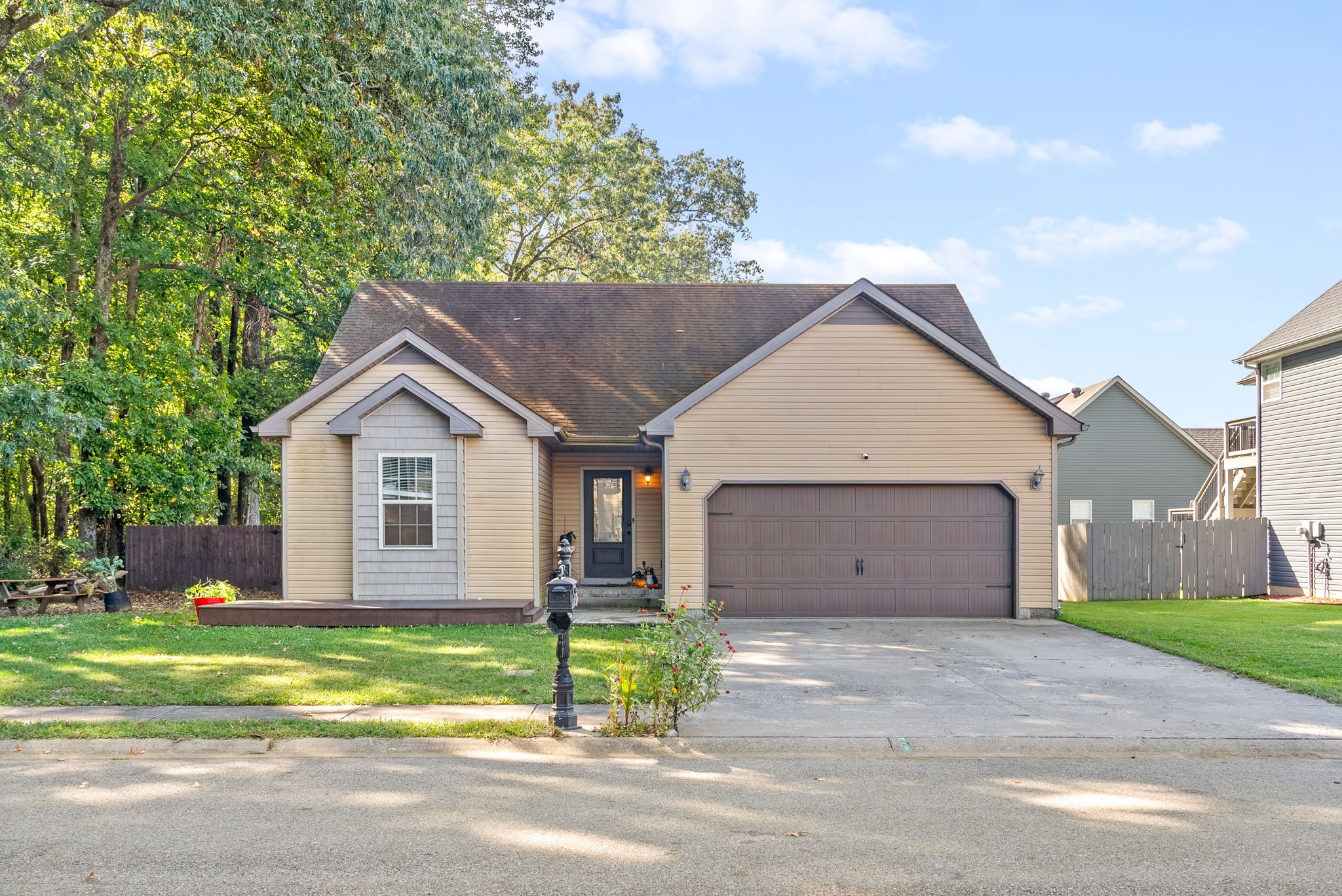 Sleek Fox Dr, Clarksville, TN 37040